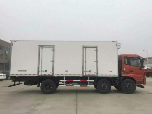 東風天錦8.6米貨廂冷藏車