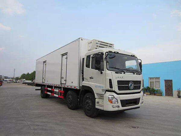 東風天龍9.4米貨廂冷藏車