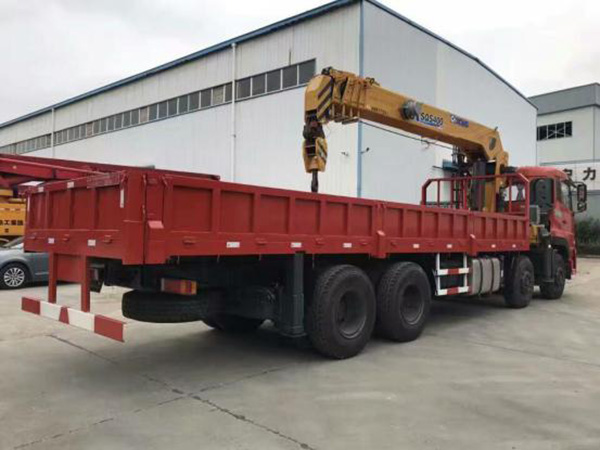 東風(fēng)征夢(mèng)前四后八輪隨車吊