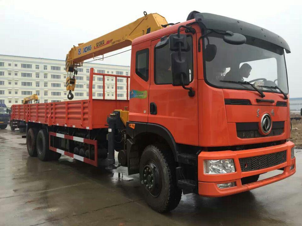 東風(fēng)廂長(zhǎng)8.5米隨車吊