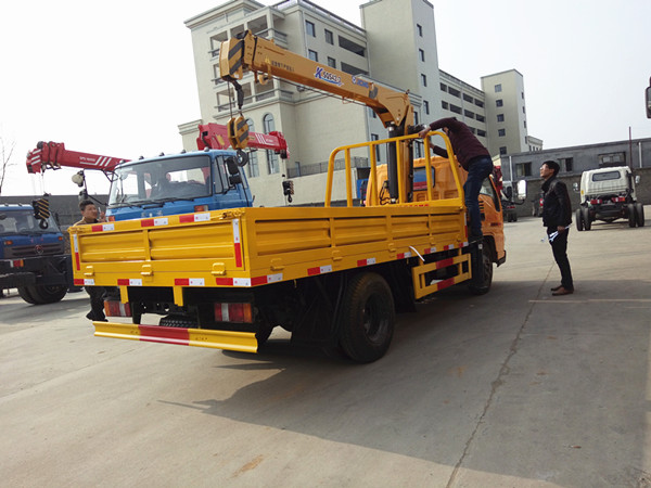 國(guó)五江鈴徐工2噸藍(lán)牌隨車(chē)吊
