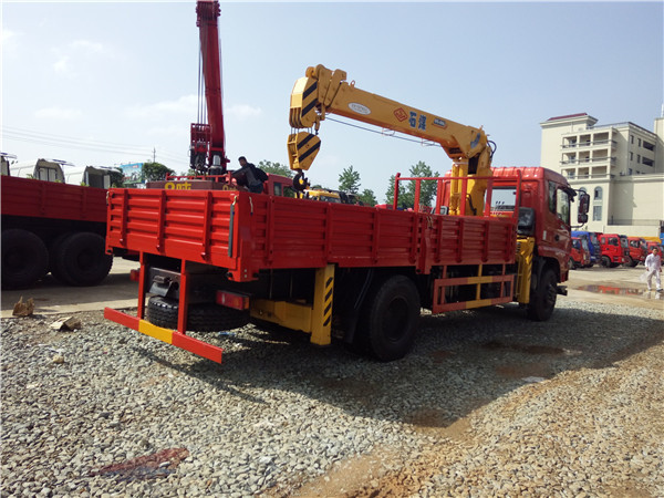 東風(fēng)單橋石煤8噸隨車(chē)吊