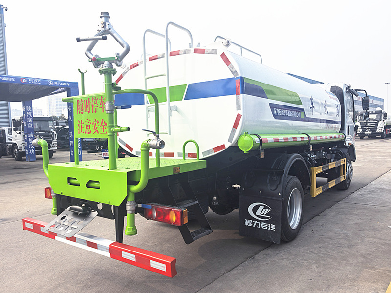 東風(fēng)華神T1灑水車