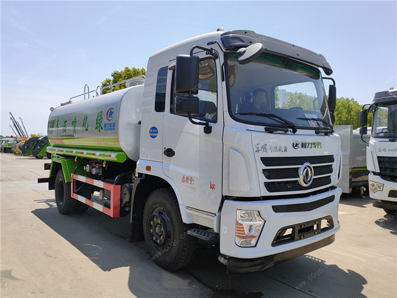 東風(fēng)D3S灑水車(chē),在程力汽車(chē)訂購(gòu)1臺(tái)東風(fēng)D3S灑水車(chē)