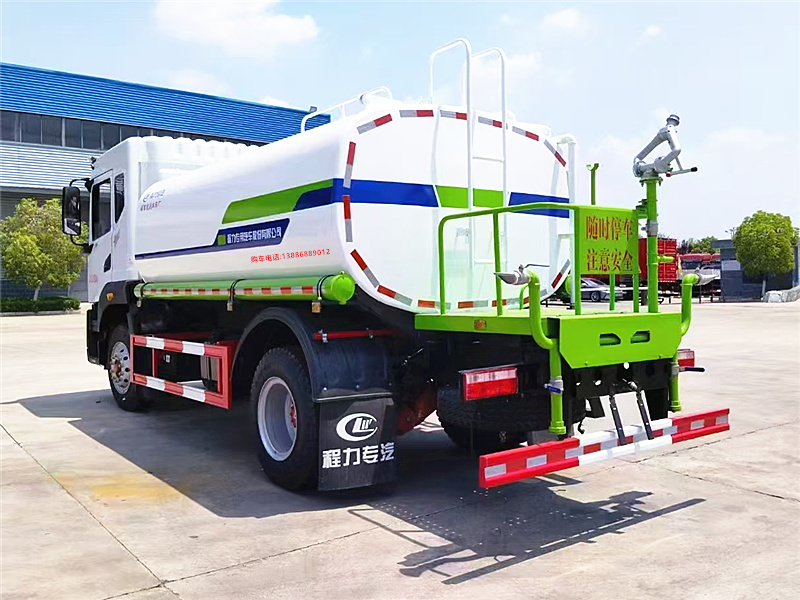 東風(fēng)多利卡D9灑水車(chē)