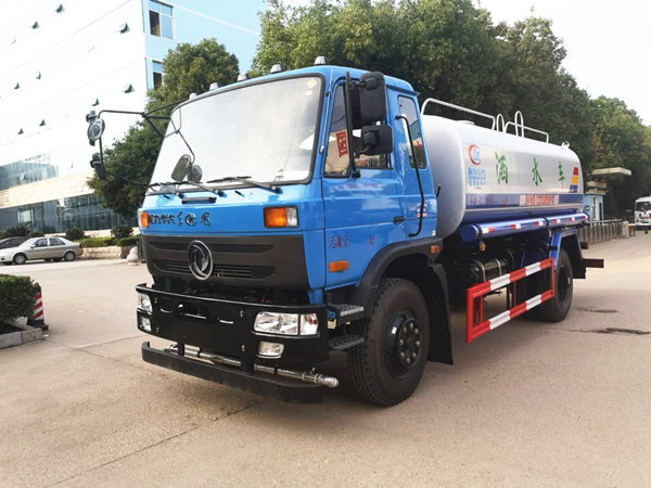東風(fēng)145灑水車 東風(fēng)145灑水車