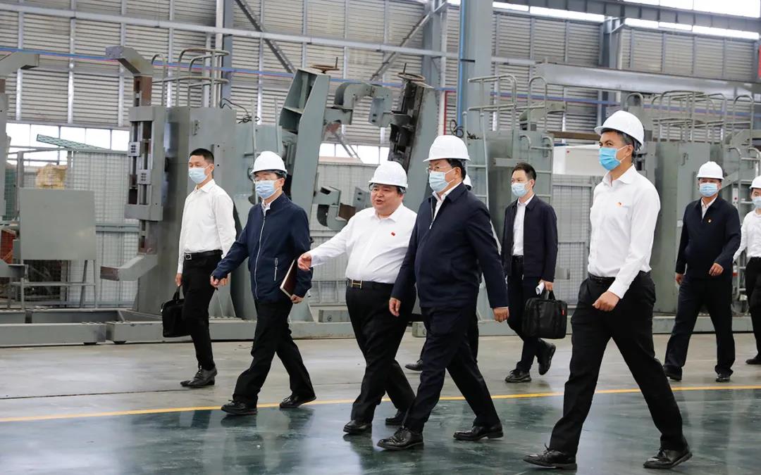 湖北省委副書記、省長王忠林帶領(lǐng)省市領(lǐng)導(dǎo)視察程力